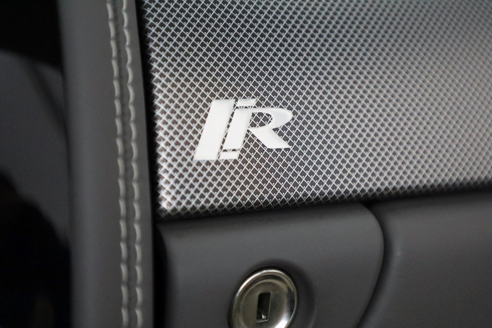 Fahrzeugabbildung Jaguar XKR Cabrio 5.0 V8 R Performance,Navi,SH+Lüftung