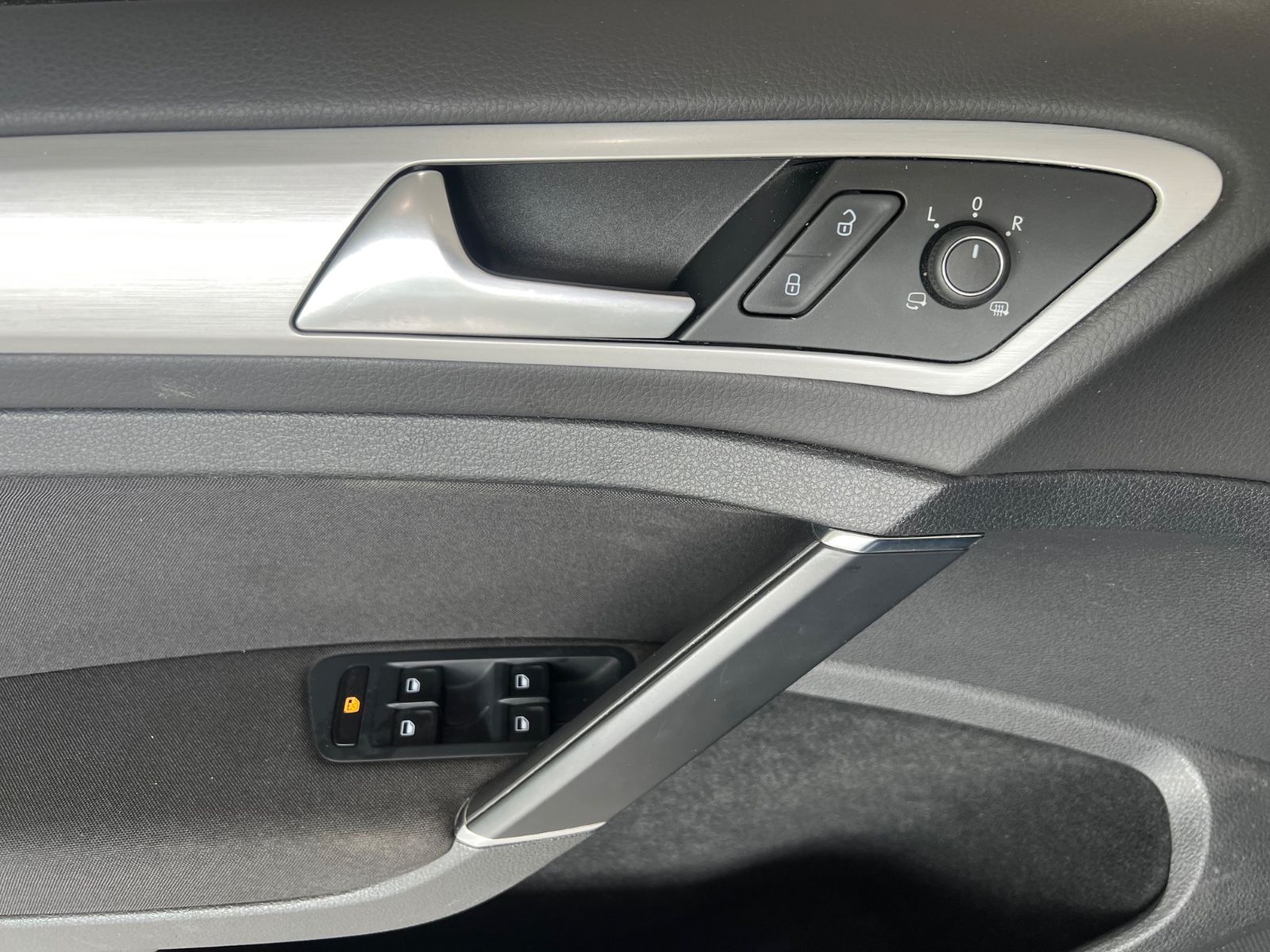 Fahrzeugabbildung Volkswagen Golf VII Lim. Cup 1.6 TDI DSG
