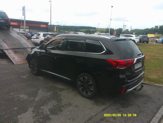Mitsubishi Outlander PHEV Plus 4WD
