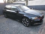 Skoda Superb 2.0 TDI SCR 140kW DSG Style Combi Style - Skoda Superb aus 2016 mit Diesel-Antrieb: Kombi, 2.0