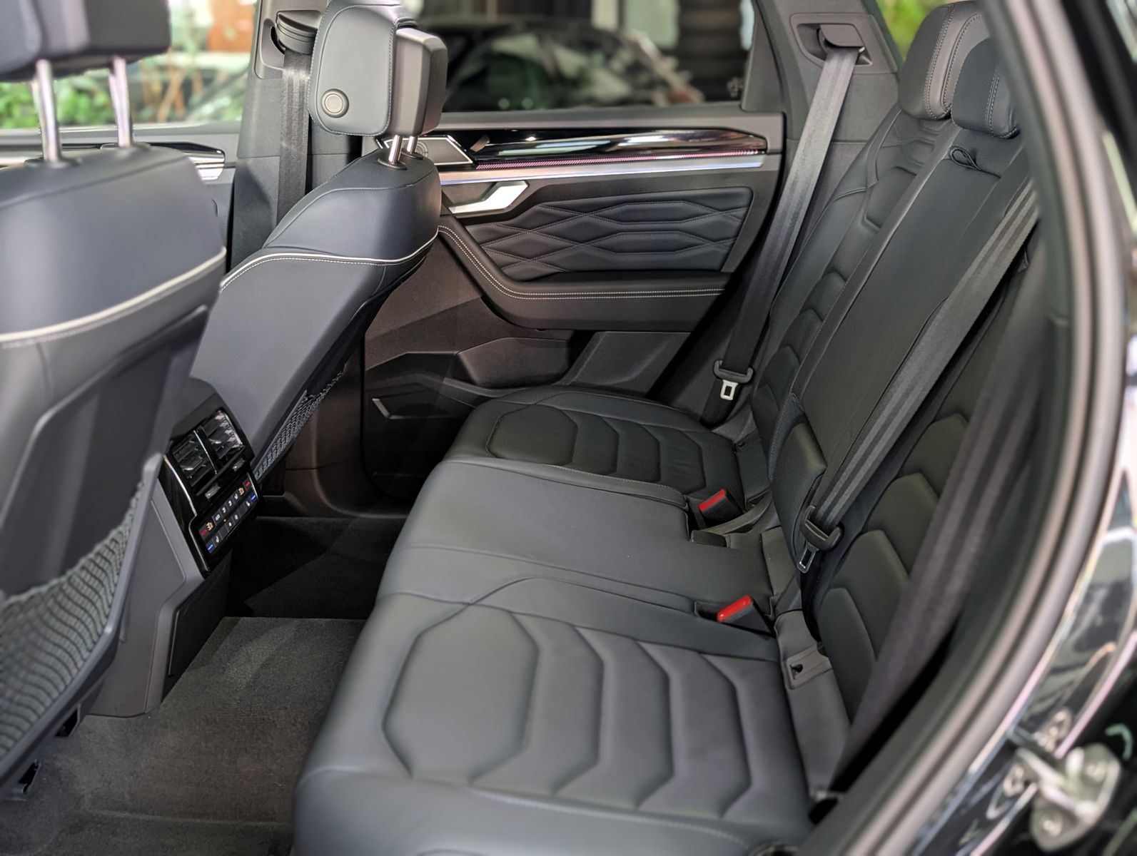 Fahrzeugabbildung Volkswagen Touareg 3.0TDI 4M R-Line VOLL Black 22" UPE 114T