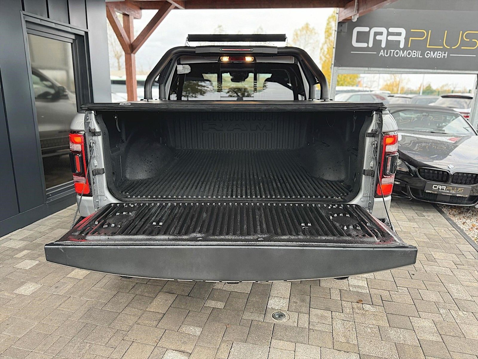 Fahrzeugabbildung Dodge RAM 5.7 V8 HEMI Night Editon Offroad 4x4 LONGBED