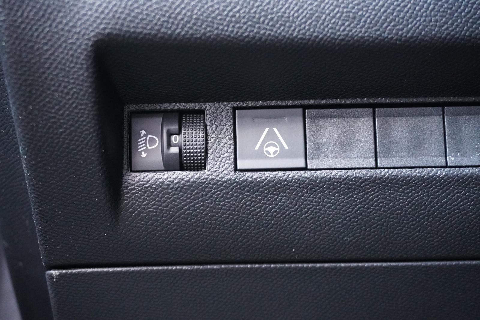 Peugeot 2008 PureTech 145 Aut. LED ACC Navi 360°