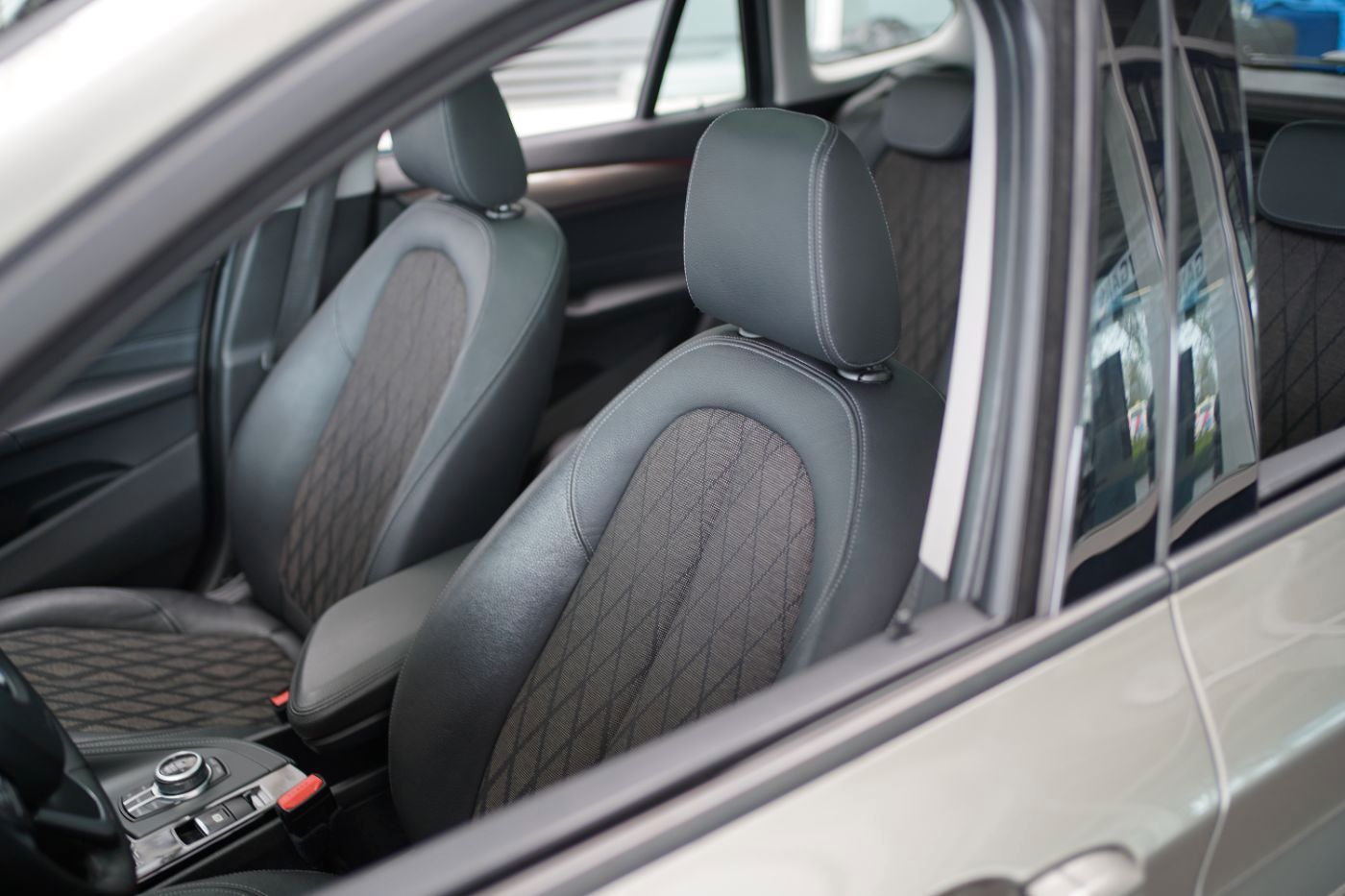 Fahrzeugabbildung BMW X1 18d xLine +Parkassistent+Glasdach+AHK+LED+