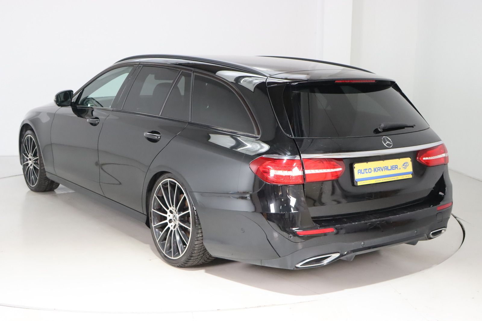 Fahrzeugabbildung Mercedes-Benz E 400 d 4Matic AMG-Paket * Multibeam * 360°