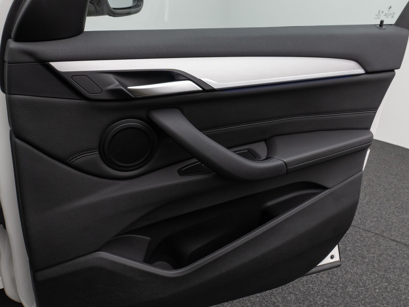Fahrzeugabbildung BMW X1 sD18i Kamera DAB Alarm LED Navi Sport Geschwi
