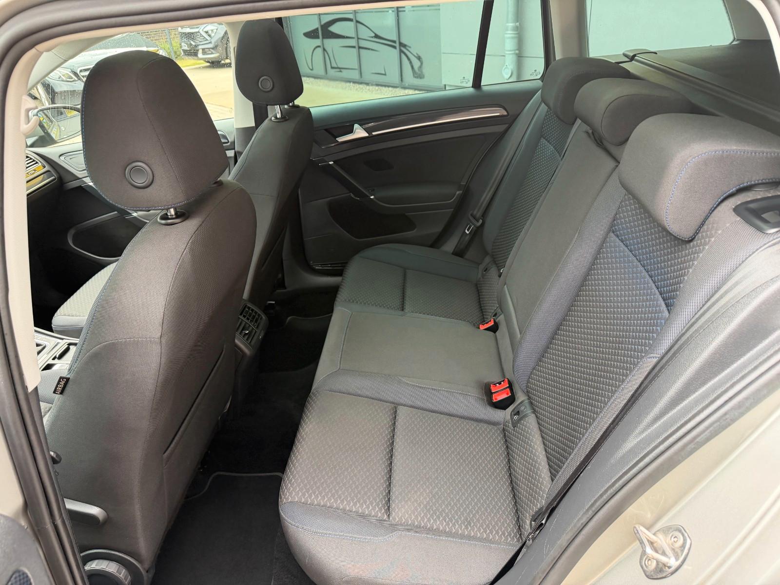 Volkswagen Golf VII United DIGITALTACHO/NAVI/SHZ/TEMPOMAT*, миниатюра 14