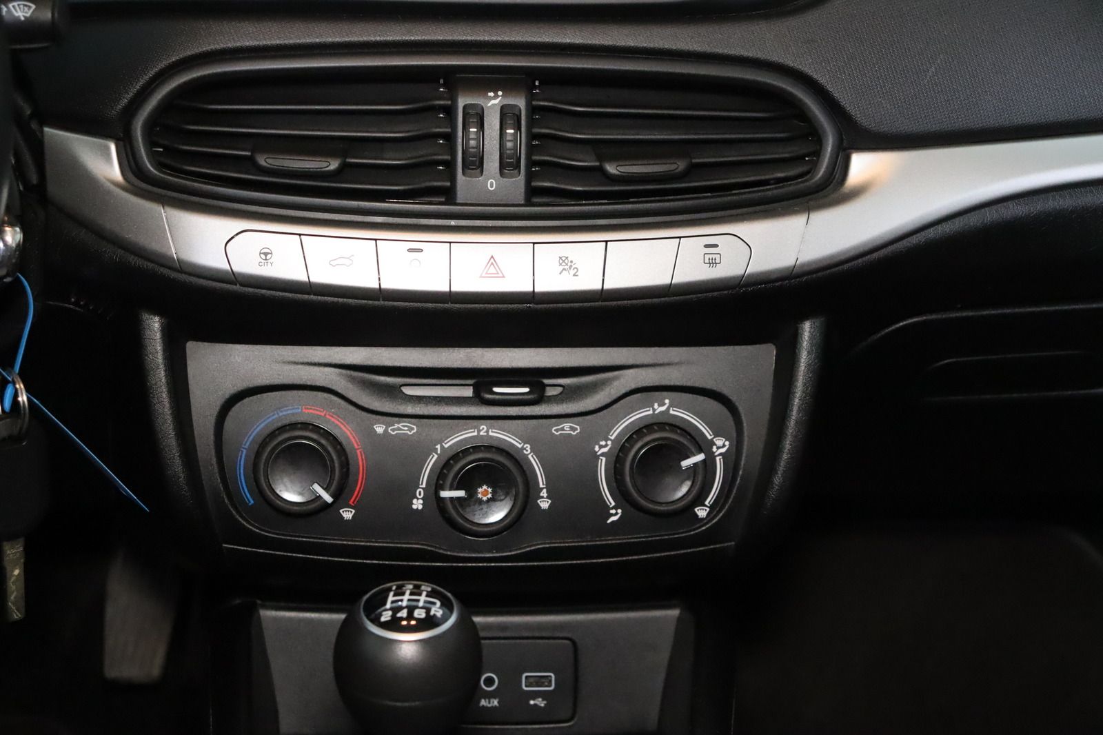 Fahrzeugabbildung Fiat Tipo 1.4 * PDC * HU/AU neu