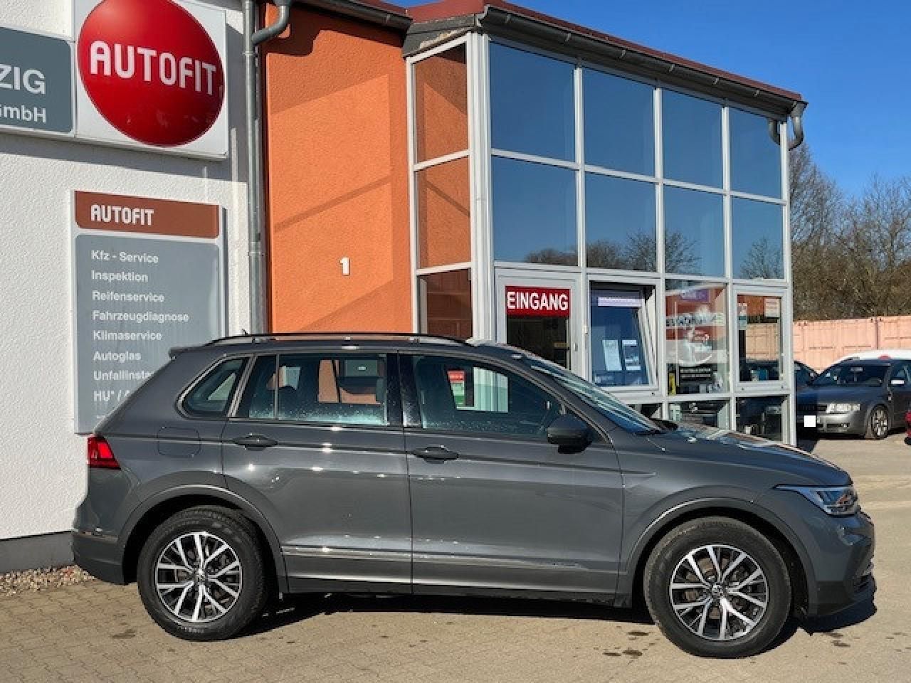 Volkswagen Tiguan DSG AHK CAM PDC LM imagem 2