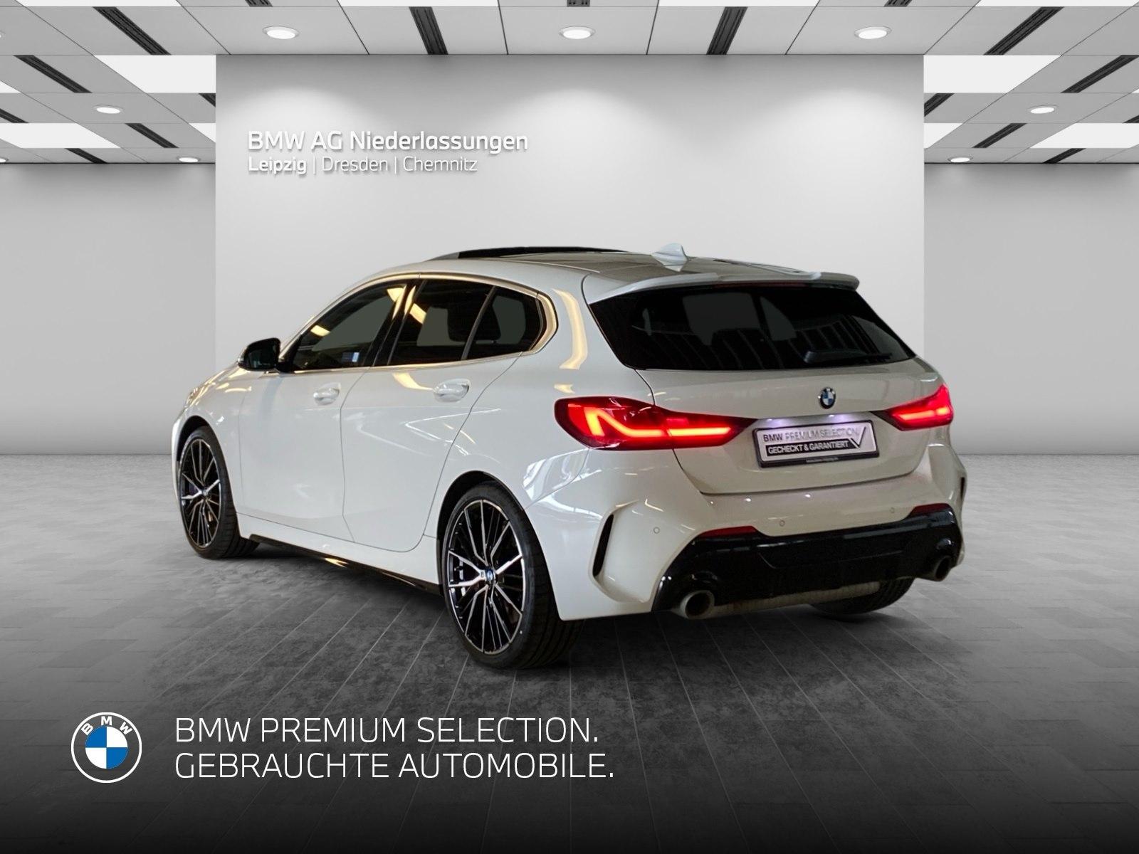 BMW M135i xDrive LiveCockpitProf Pano.Dach PDC HiFi