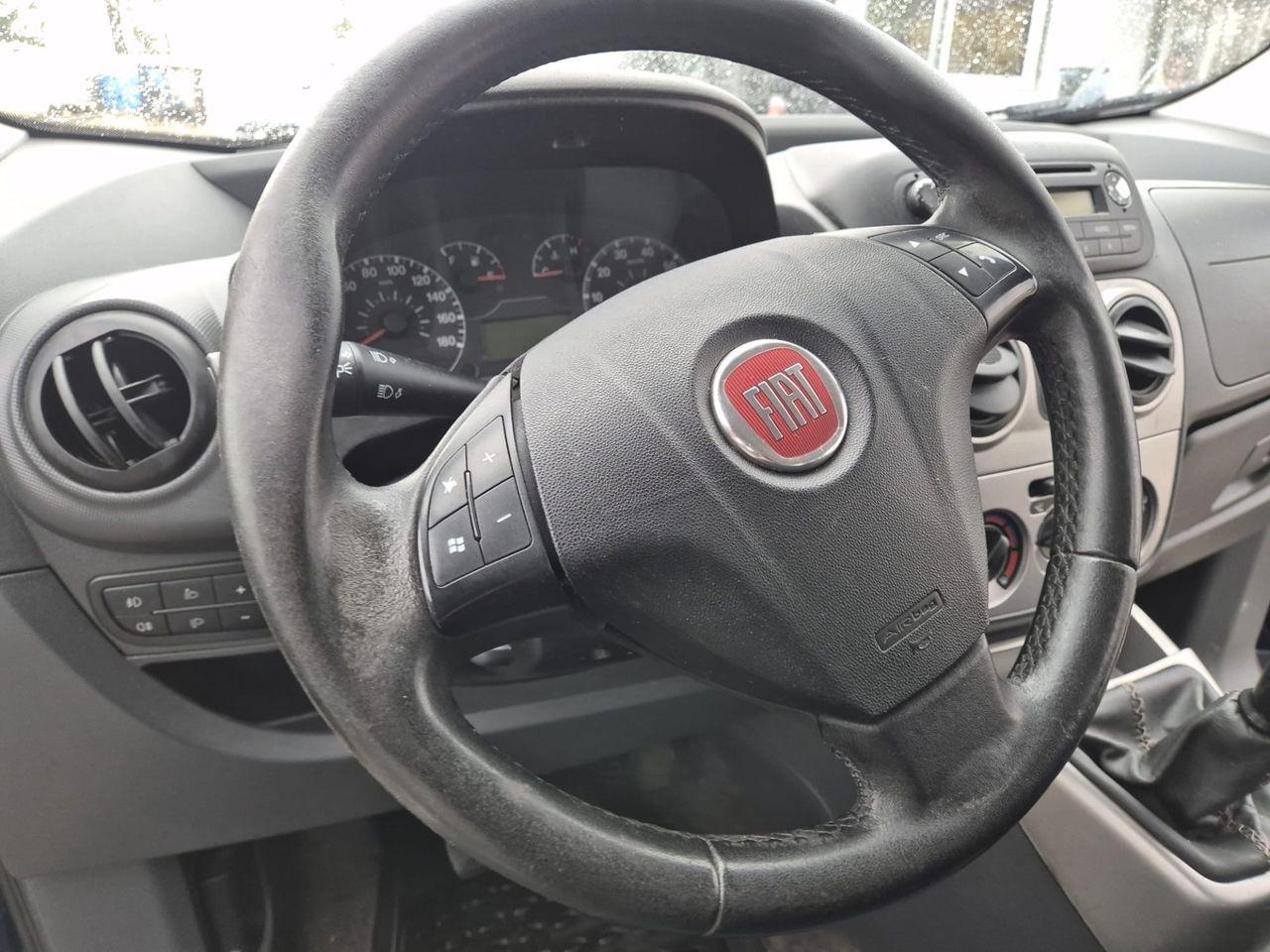 Fiat Qubo 2010 — салон