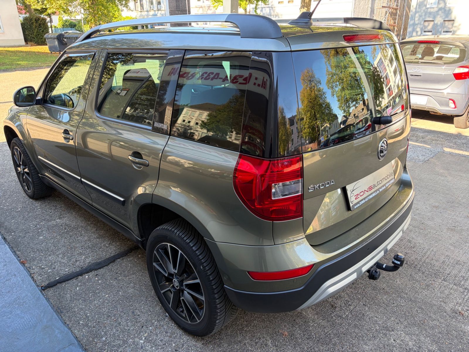 Fahrzeugabbildung SKODA Yeti Adventure+AHK+Navi+SHZ+Allw.LM+BT+PDC
