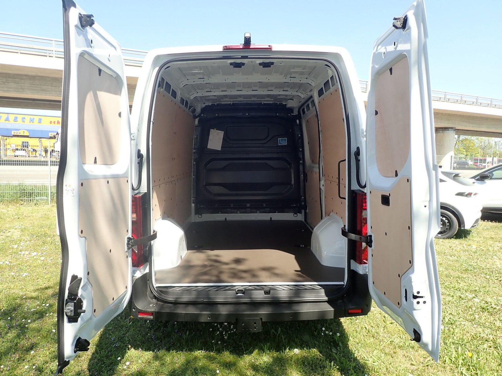 Fahrzeugabbildung Renault Master Kastenwagen FWD Kasten extra L2H2 3,5t Bl
