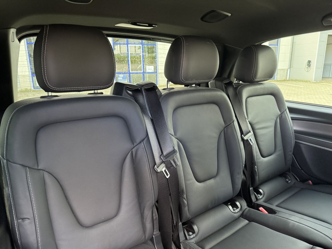 Fahrzeugabbildung Mercedes-Benz V 300d Avantgarde Ed. lang 4x4 Distronic*AMG*AHK