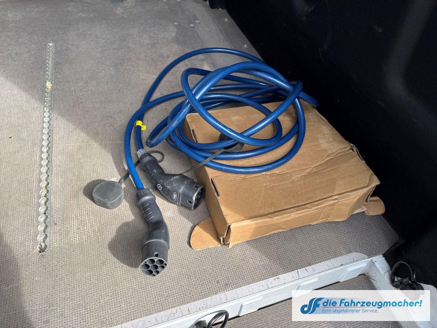 Fahrzeugabbildung Ford Transit Kasten E 350 L3 Trend Navi 360 Kamera AC