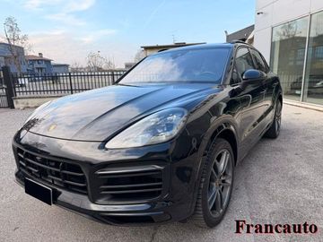 Porsche Cayenne - 1