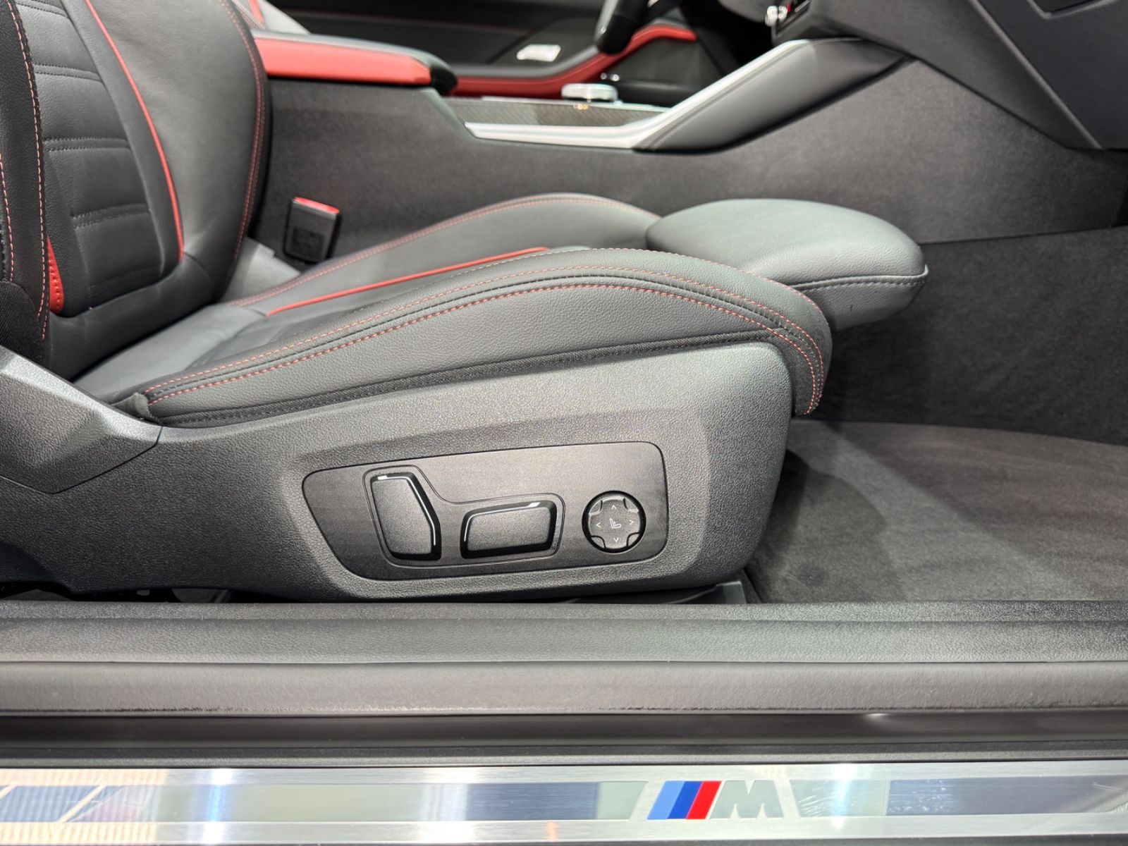 Fahrzeugabbildung BMW M440i Cabrio xDrive|INDIVIDUAL|H&K|LEDER|FACELIF