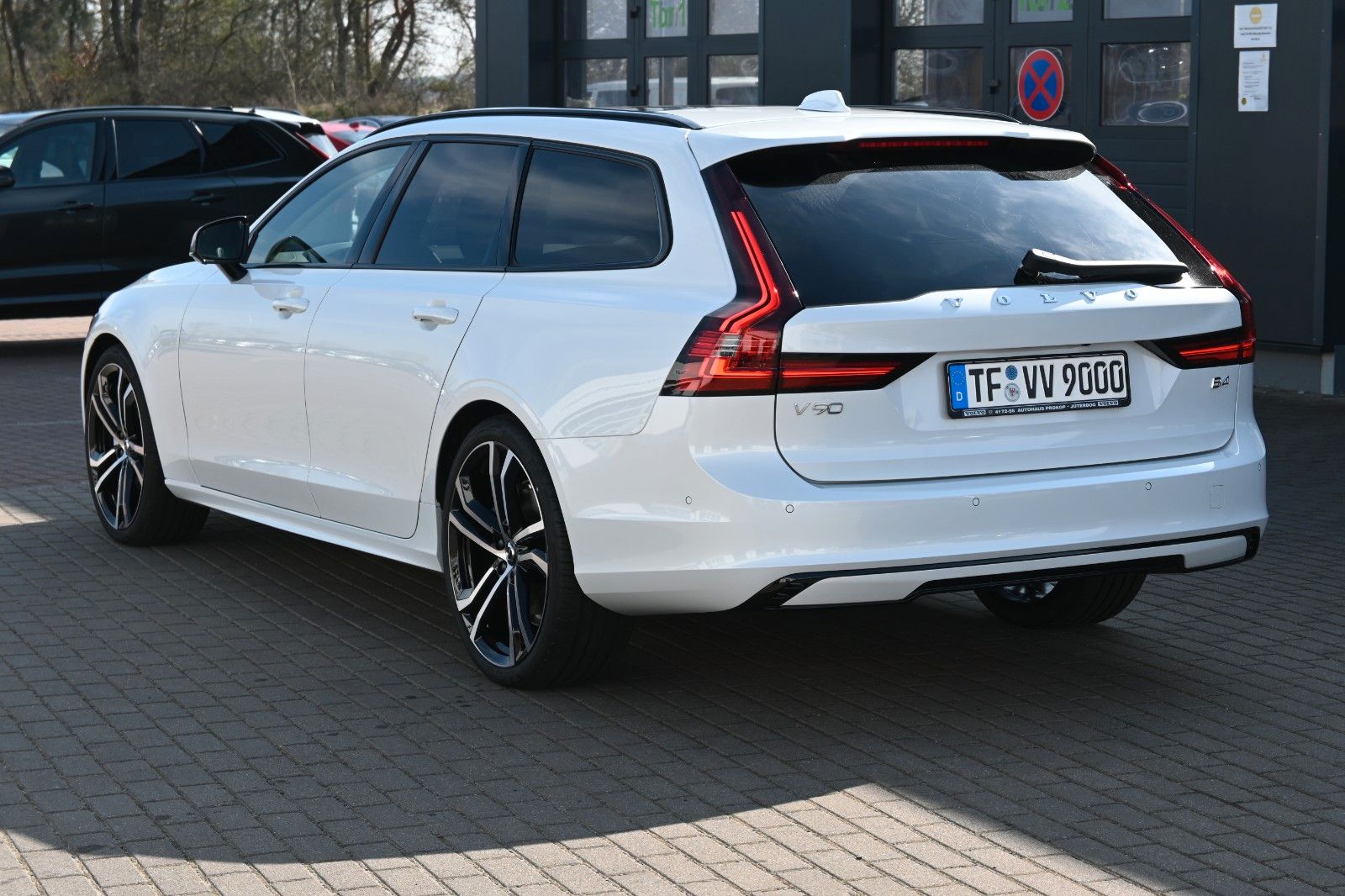 Fahrzeugabbildung Volvo V90 B4 Diesel Plus Dark*Pano*360°*STHZG*21 Zoll*