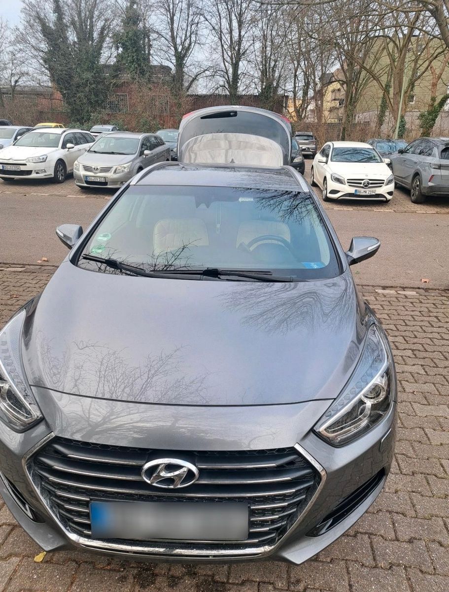 HYUNDAI i40
