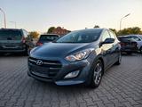 Hyundai i30 cw Klimaauto+AHK+BT+Lenkr./SHZ+PDC+BT+SH+ALU - Hyundai i30: I30cw