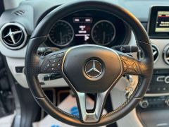 Fahrzeugabbildung Mercedes-Benz B 200 *NAVI*AHK*BIXENON*