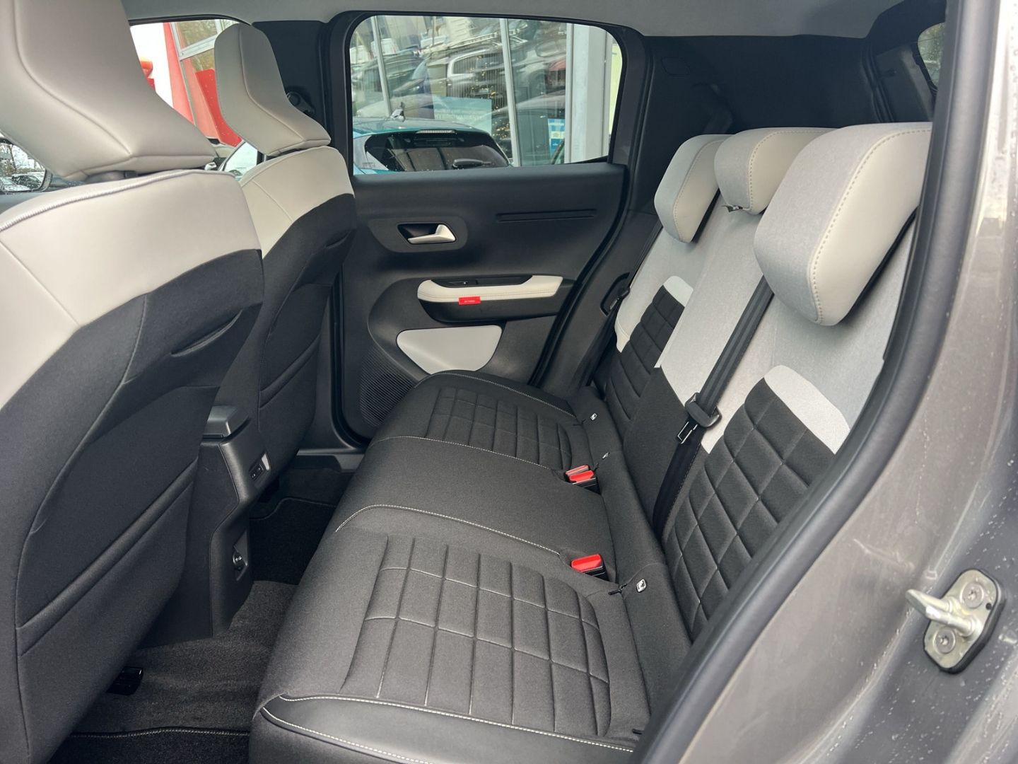 Fahrzeugabbildung Citroën C3 MAX Hybrid 110 Navi SHZ LED CarPlay Notbrems.