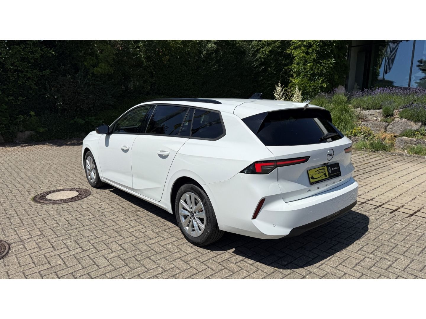Fahrzeugabbildung Opel Astra L Sports Tourer Edition Navi Digitales Coc