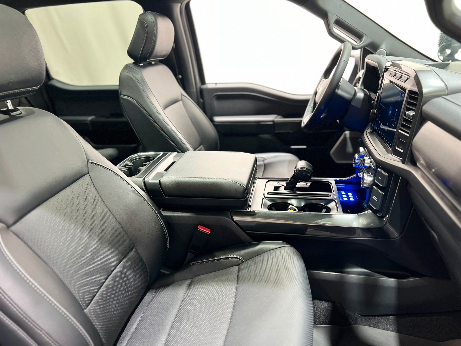 Fahrzeugabbildung Ford F-150 Lariat 5.0L V8 SC 5,5" Black Ed. RTR Ed.