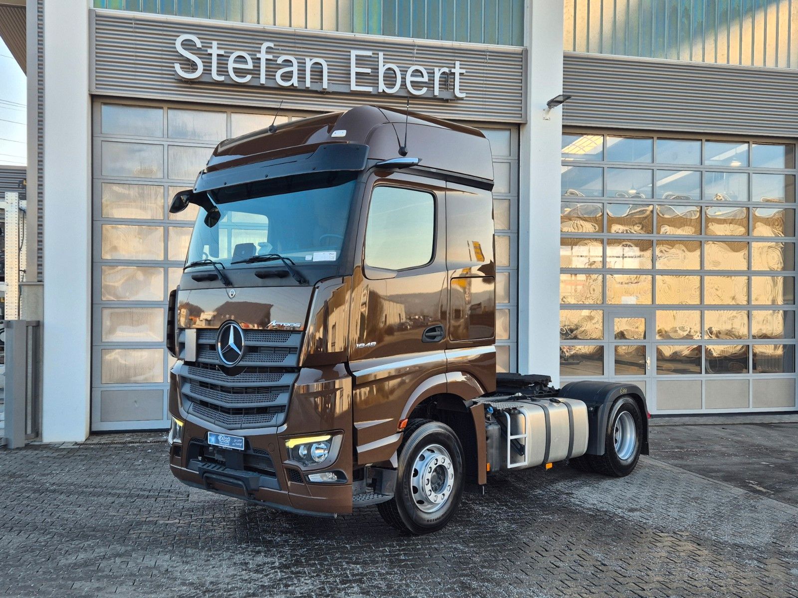 Fahrzeugabbildung Mercedes-Benz Actros 1848 LS Öl-Retarder Standklima BigSpace