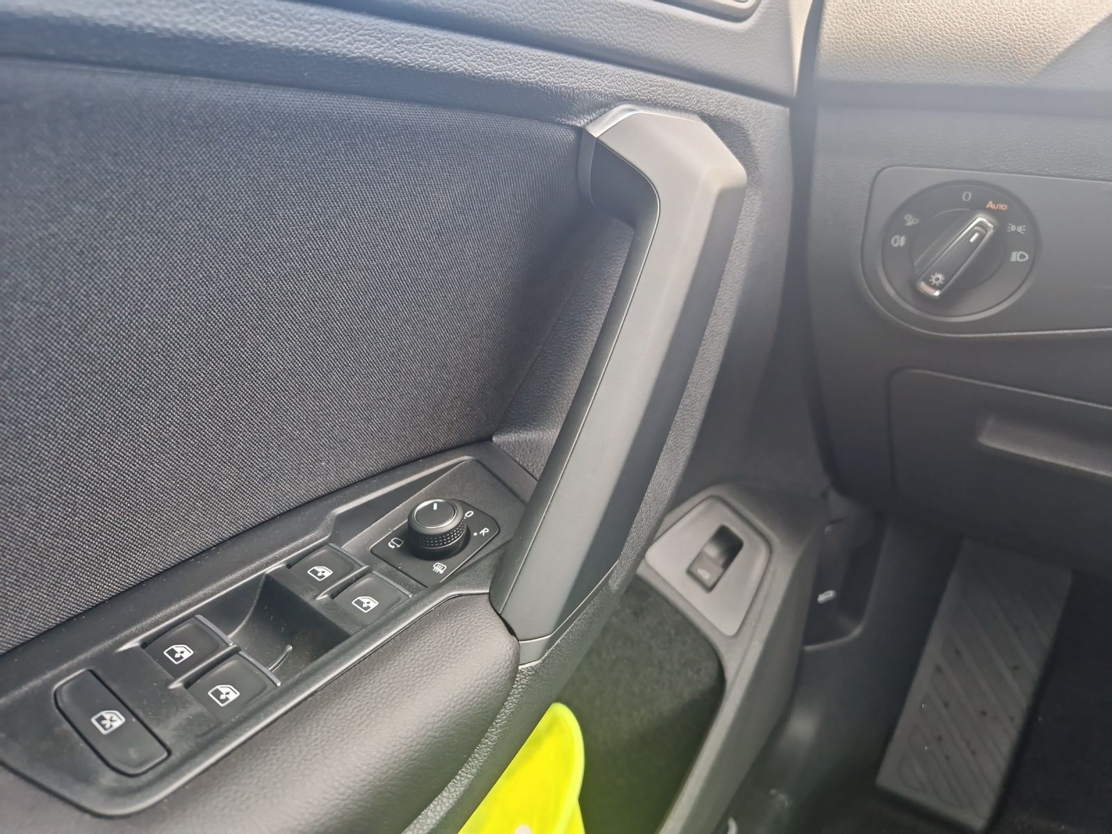 Fahrzeugabbildung Volkswagen Tiguan Elegance TSI DSG IQ.Light 19" ACC AHK SHZ