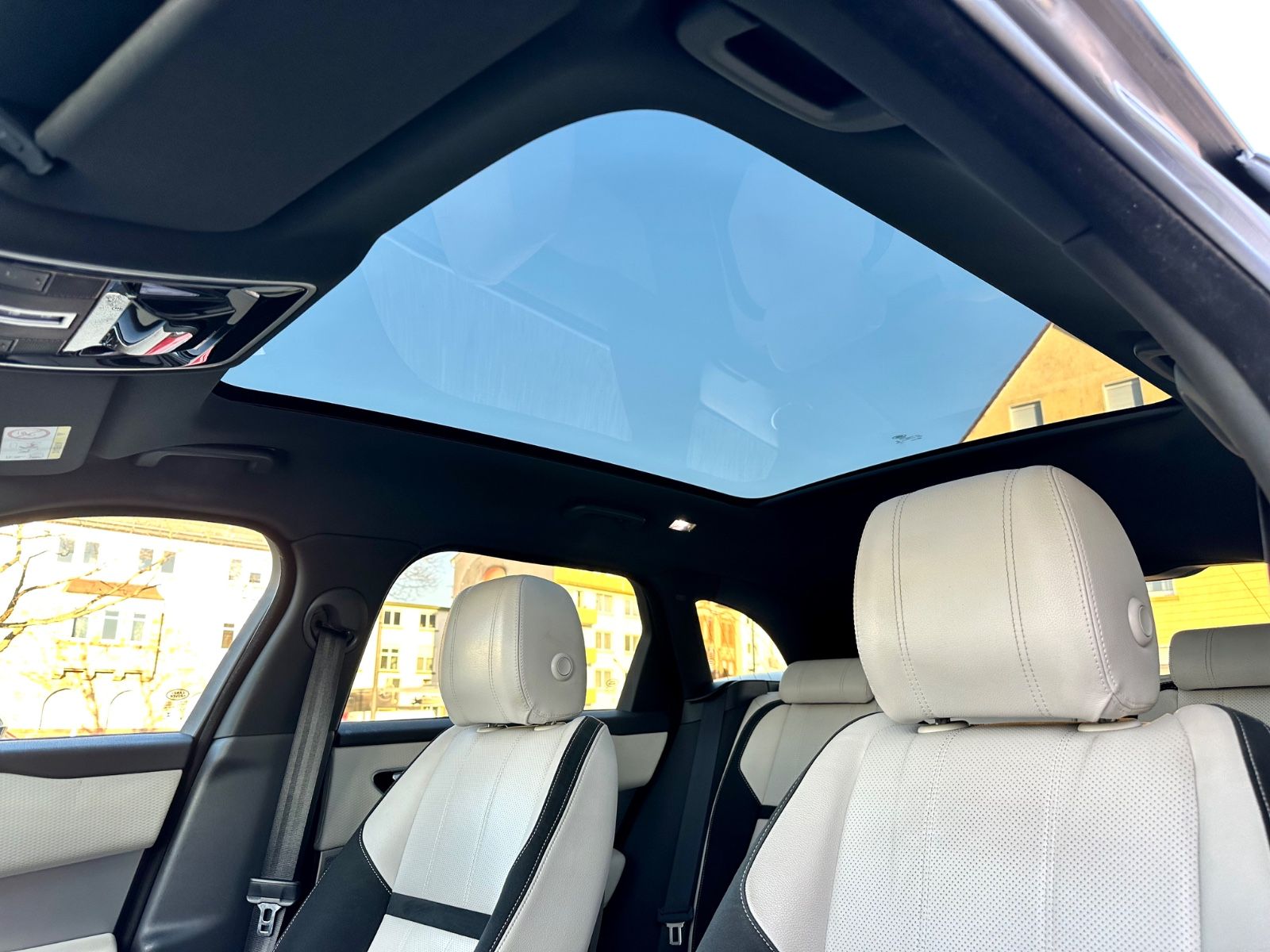 Fahrzeugabbildung Land Rover RANGE ROVER VELAR R-DYNAMIC*PANO+21`LM+MATRIX*