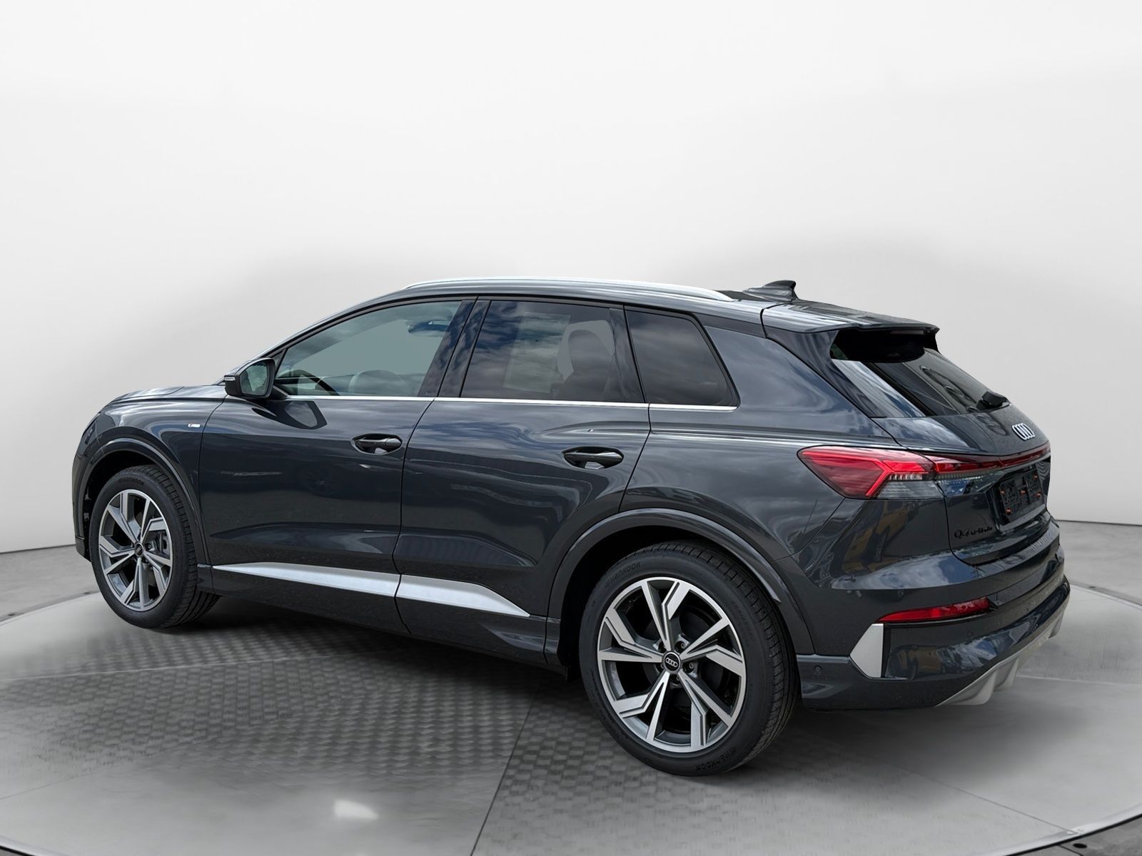 Audi Q4 SUV e-tron quattro 220 kW imagem 3