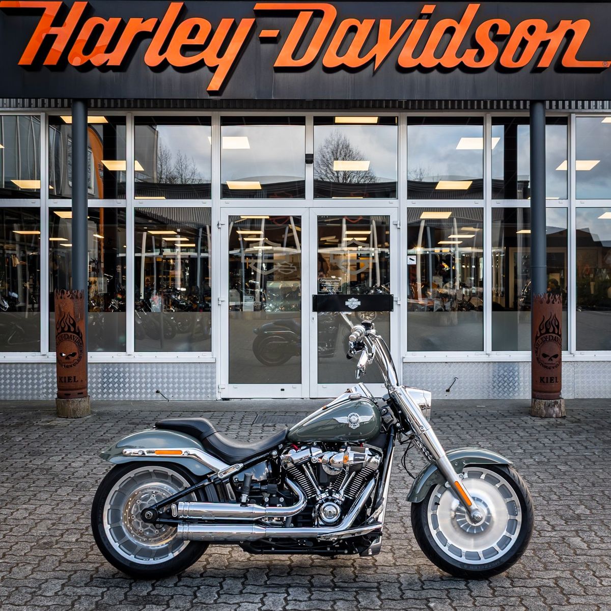 Fahrzeugabbildung Harley-Davidson FLFBS Fat Boy Softail 114 - Jekill & Hyde -