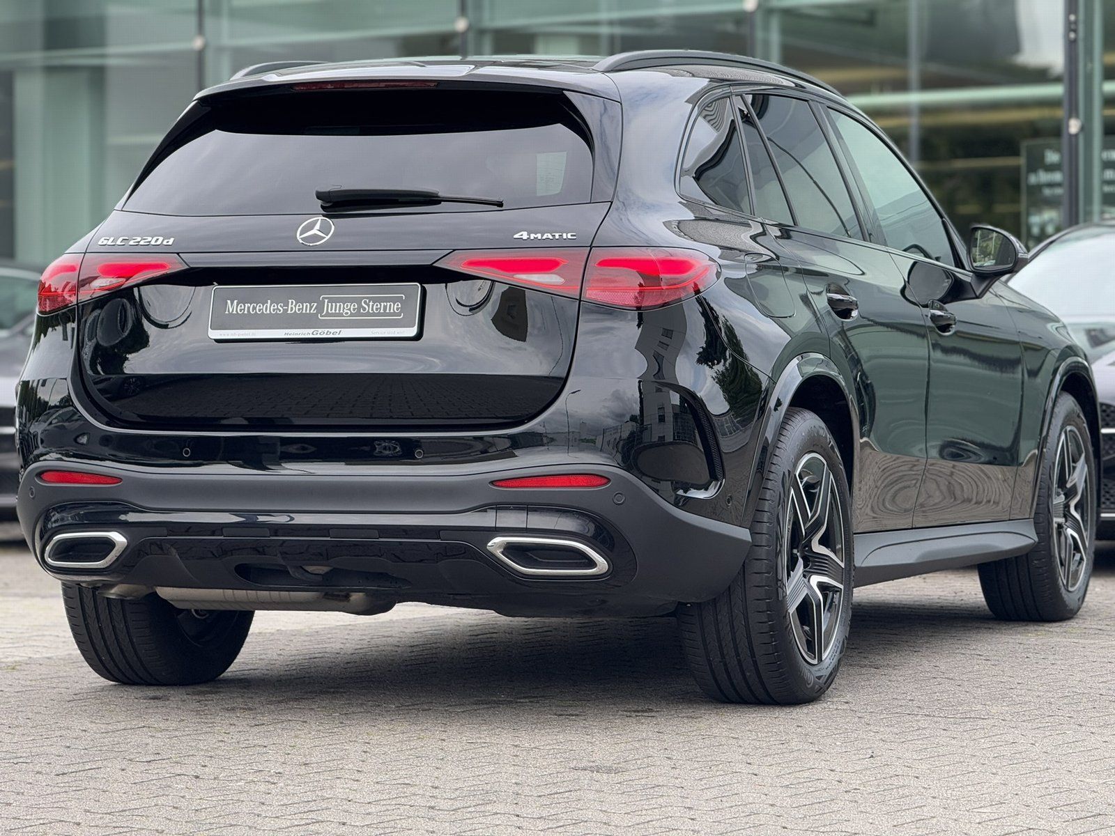 Fahrzeugabbildung Mercedes-Benz GLC 220 d 4M AMG*DISTRONIC*AHK*NIGHT-PAKET*KAMER
