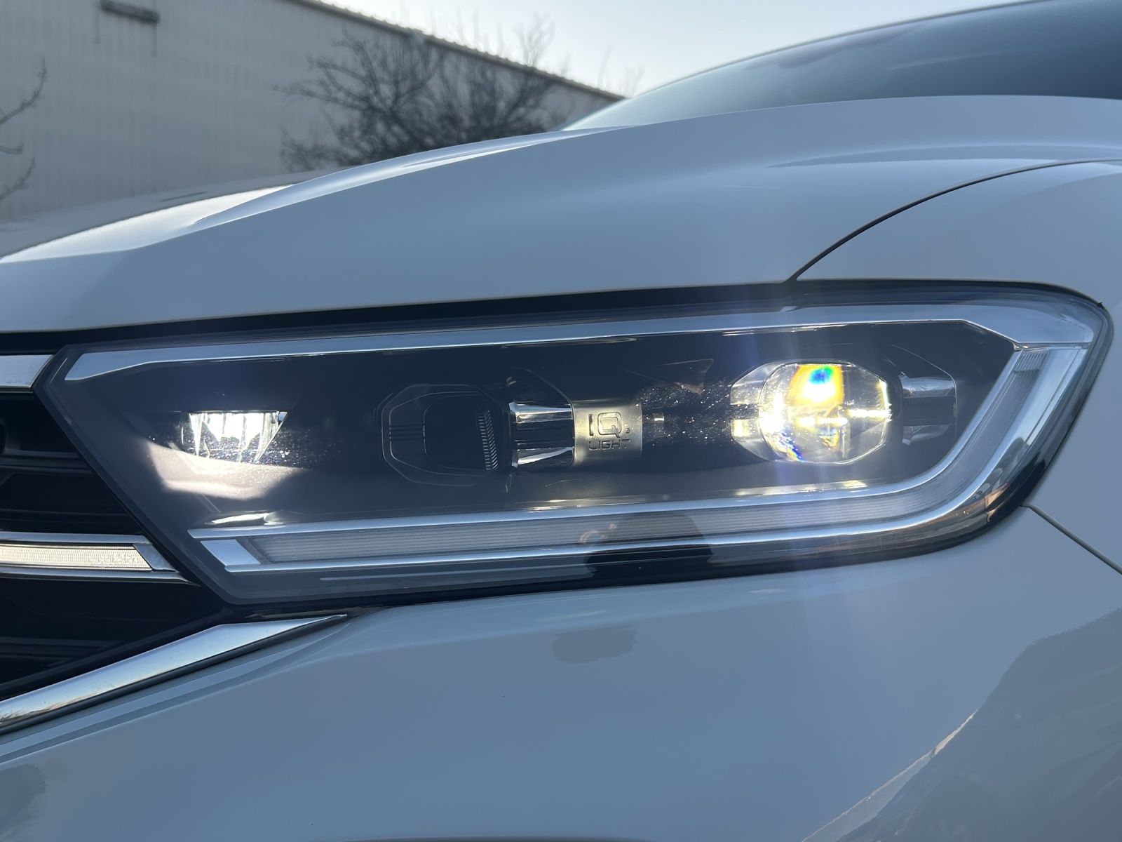 Fahrzeugabbildung Volkswagen T-Roc R-Line TSI IQ.Light ACC SH RearView AppCon