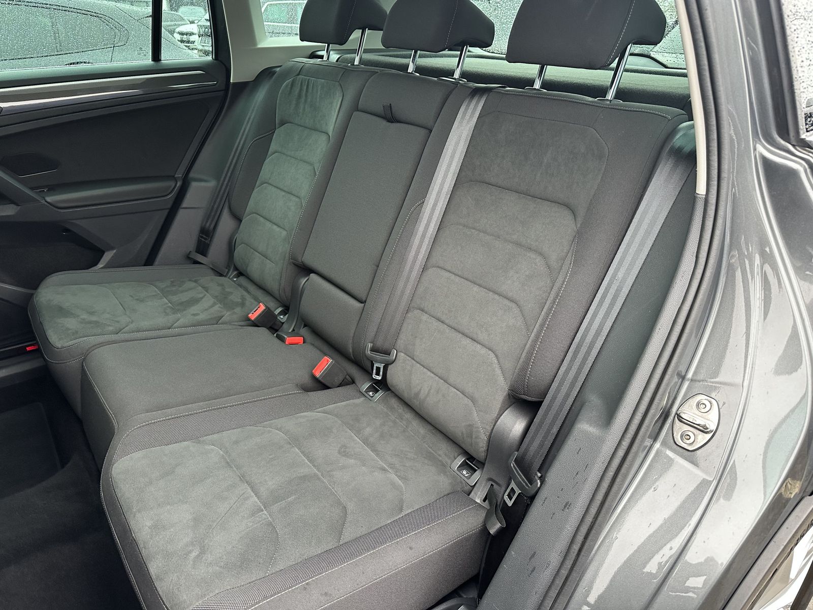 Fahrzeugabbildung Volkswagen Tiguan 2.0 TDI 4M HL NAV+LED+AHK+PANO+360°+ACC