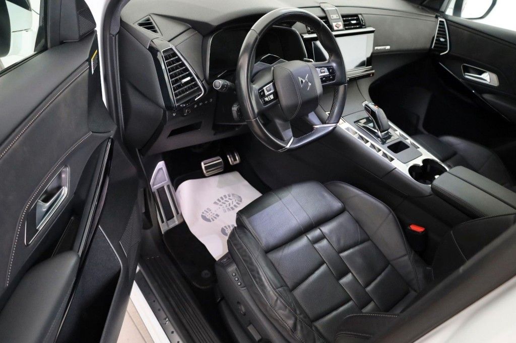 Fahrzeugabbildung DS Automobiles DS7 Crossback Leder,Navi,LED,PanDach,NightVision