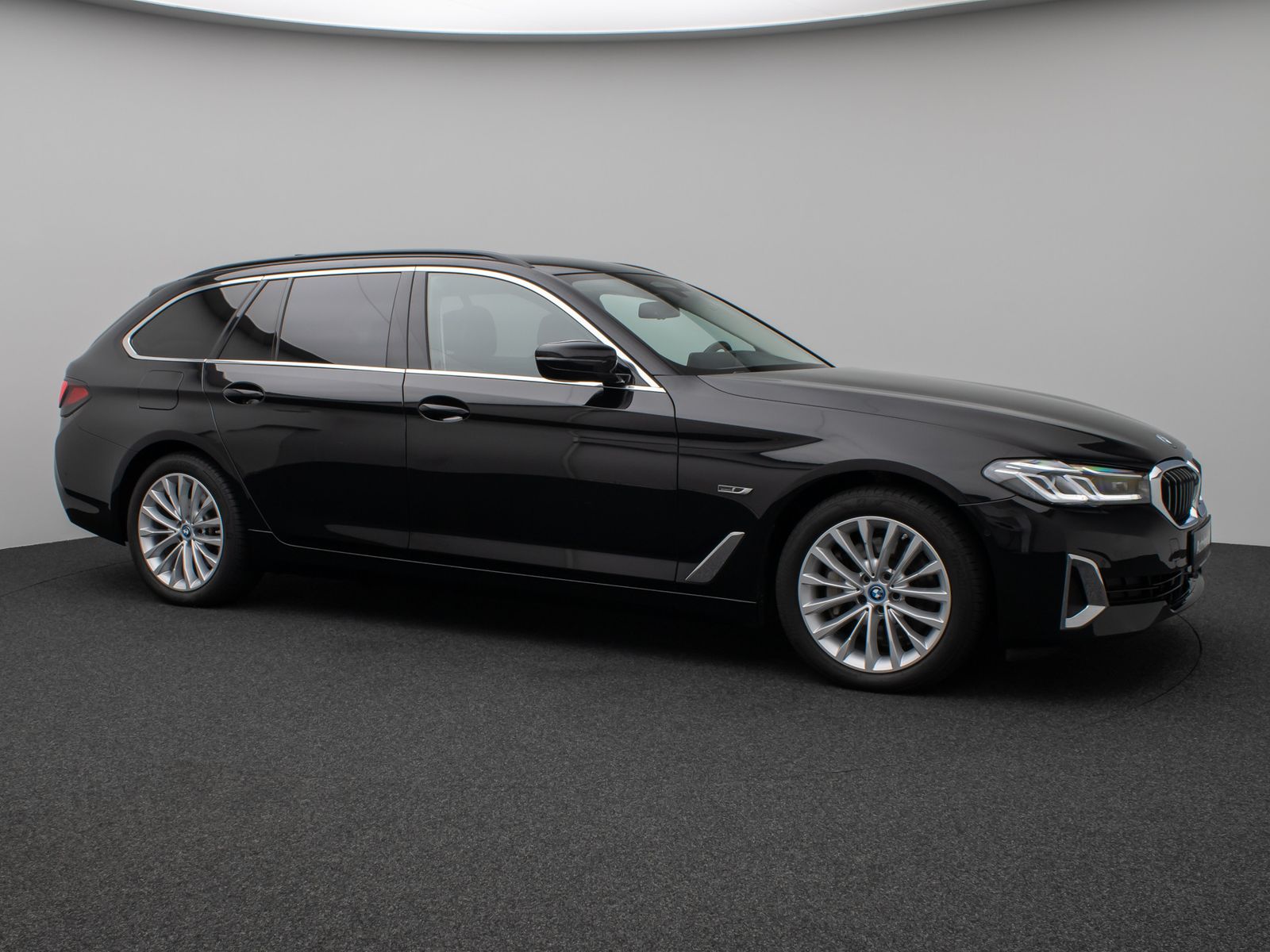 Fahrzeugabbildung BMW 530e xD Luxury Line DAB Komfort HUD Laser HiFi