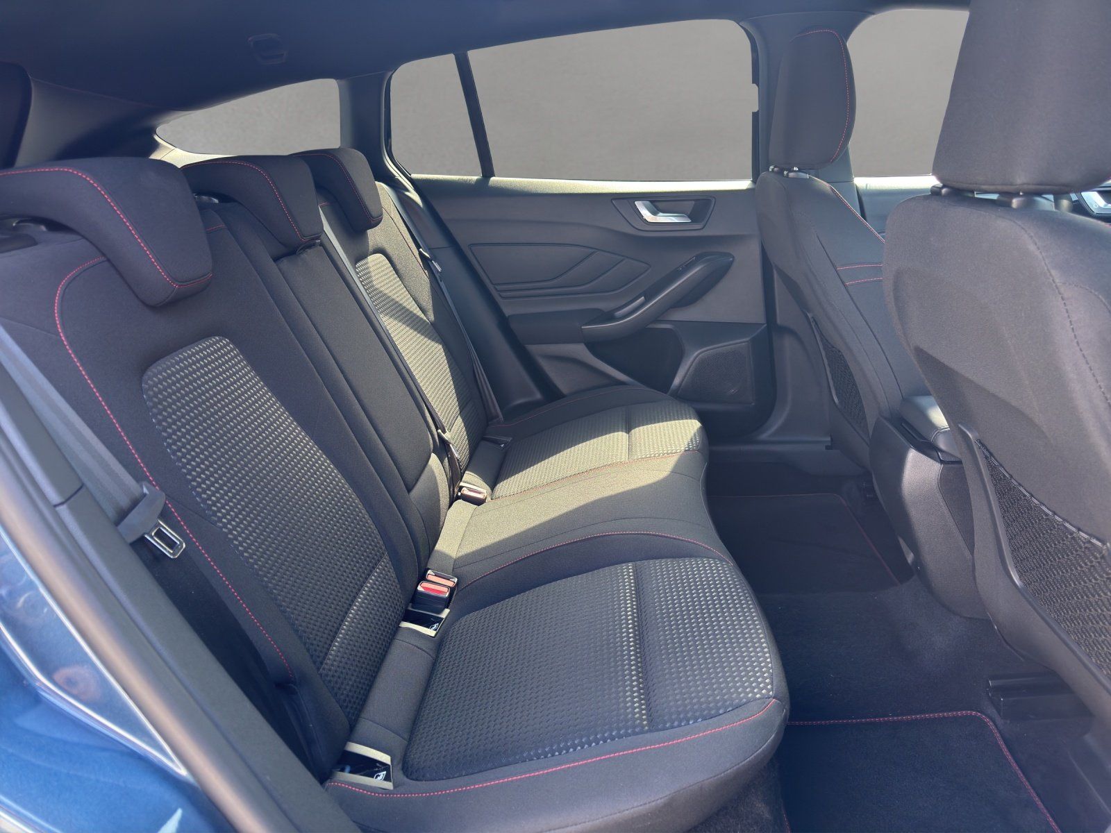 Fahrzeugabbildung Ford Focus 1.0 ST-Line X Aut./AHK/ACC/KAMERA/NAVI/SHZ