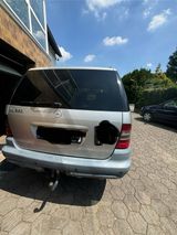 Mercedes-Benz Mercedes ml 320 - Mercedes-Benz ML 320 mit Benzin-Antrieb