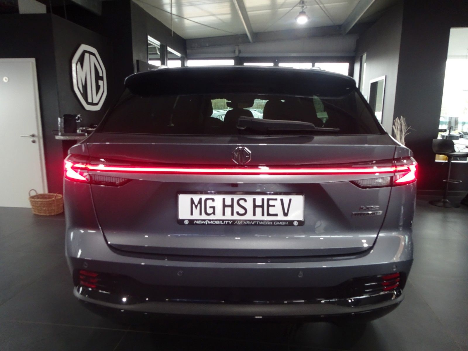 MG HS