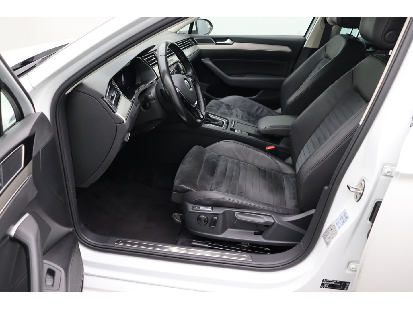 Fahrzeugabbildung Volkswagen Passat Variant 2.0 TDI Highline BMT Massage Kame
