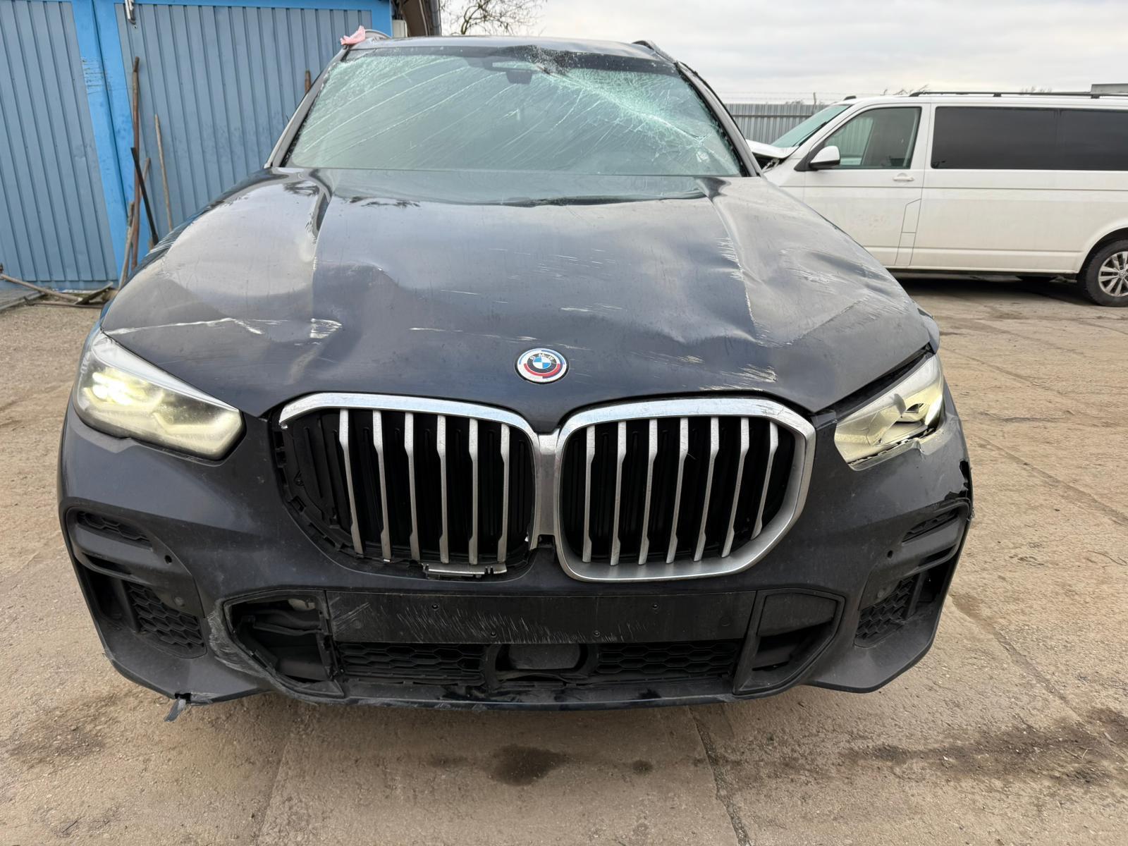 BMW X5 xDrive30d  MPAKET 20" MOTOR START  HUD