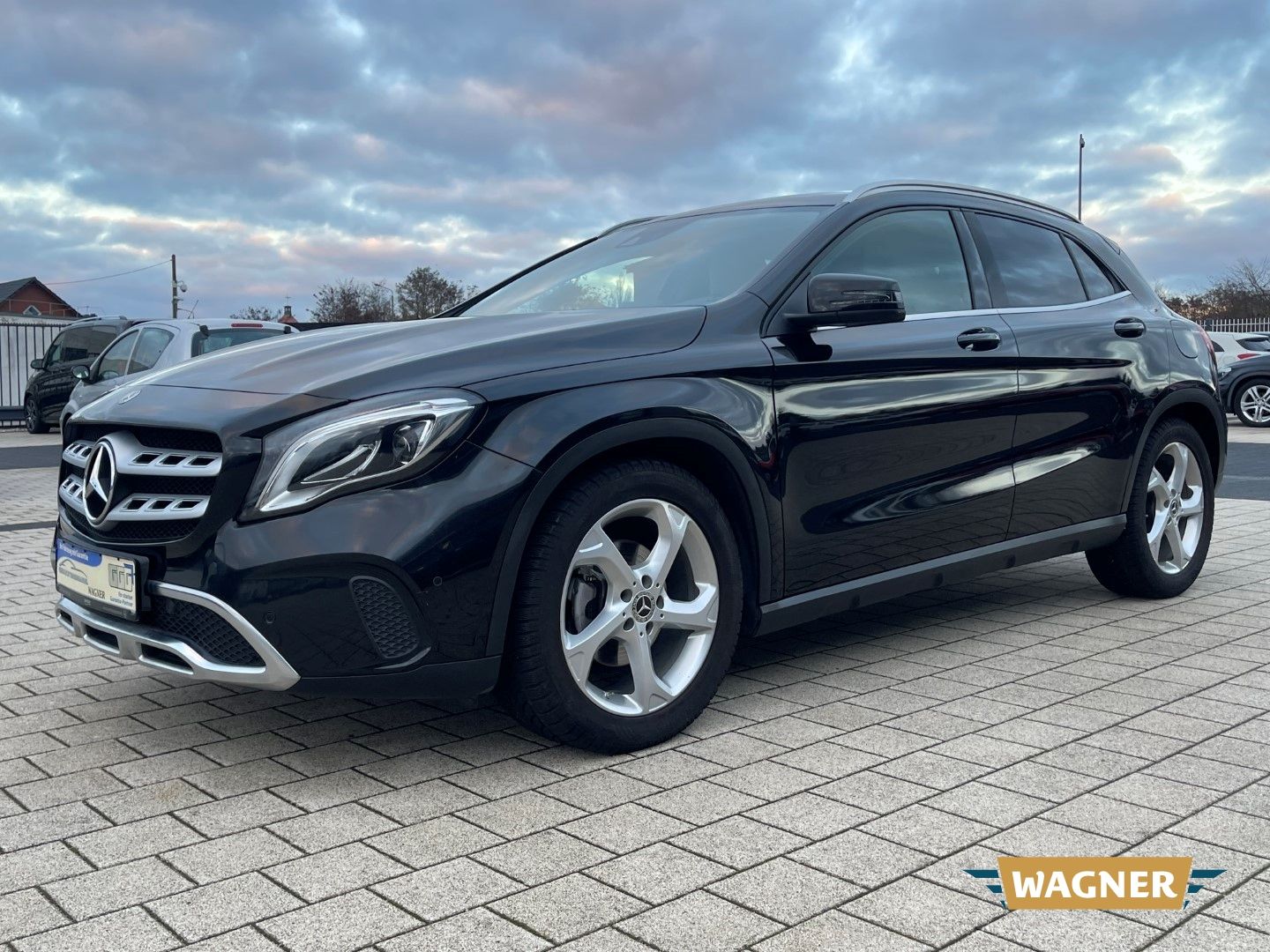 Fahrzeugabbildung Mercedes-Benz GLA 180 Sport Utility Sitzheizung Navi