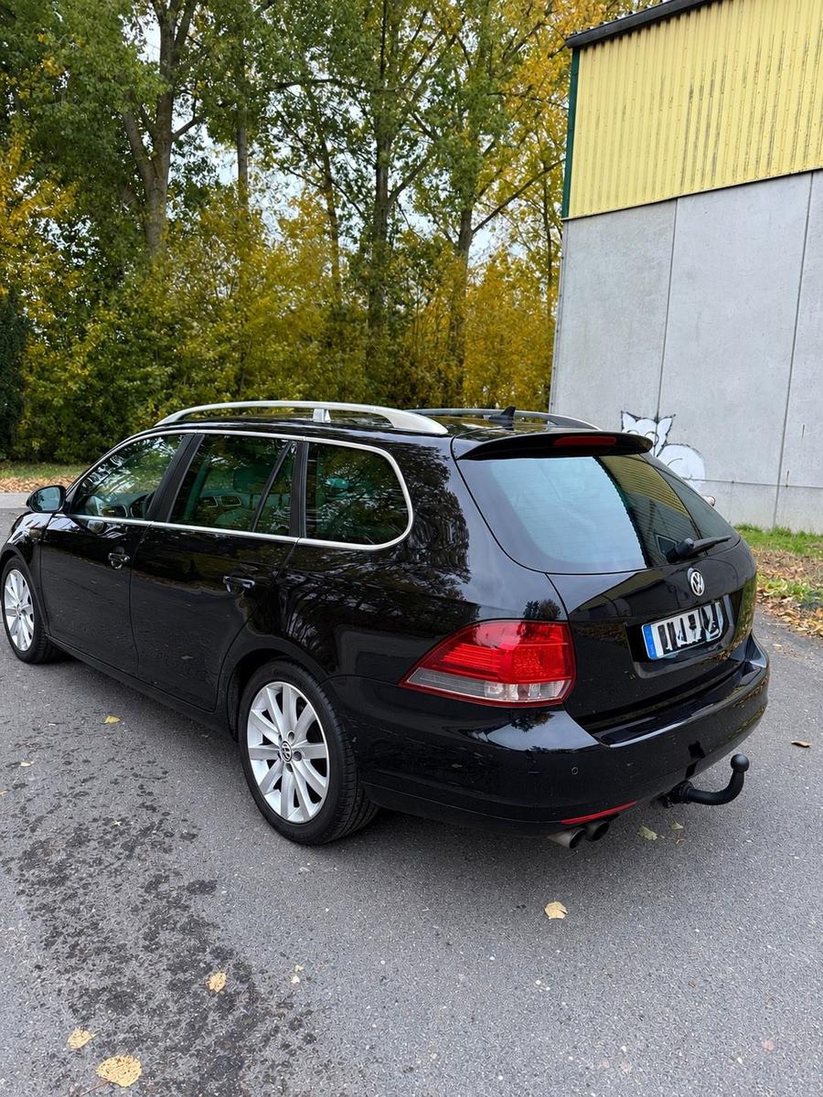 Volkswagen Golf 2009 — interior
