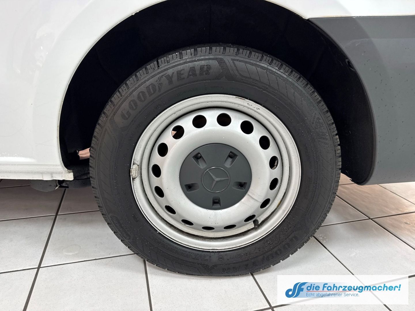 Fahrzeugabbildung Mercedes-Benz Vito Kasten 114 CDI BT RWD extralang AHK Parkle