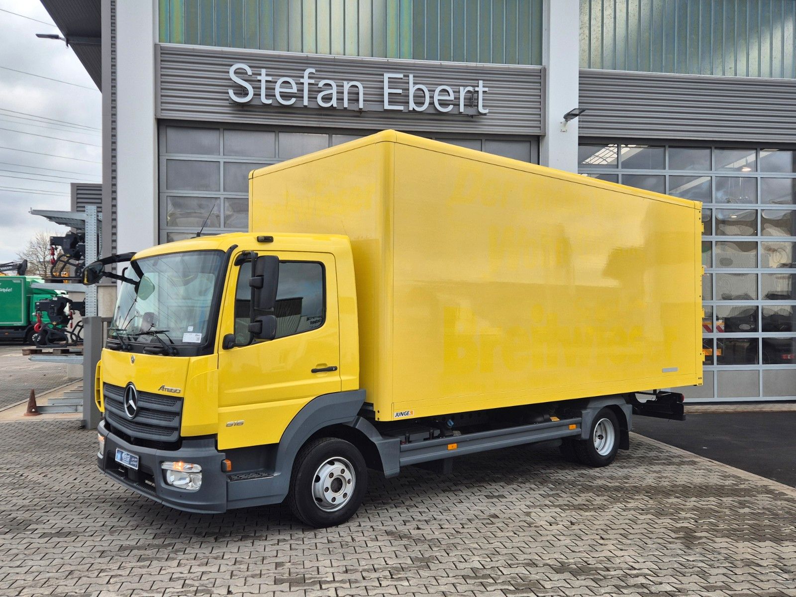 Fahrzeugabbildung Mercedes-Benz Atego 816 4x2 Möbelkoffer 3 Sitze
