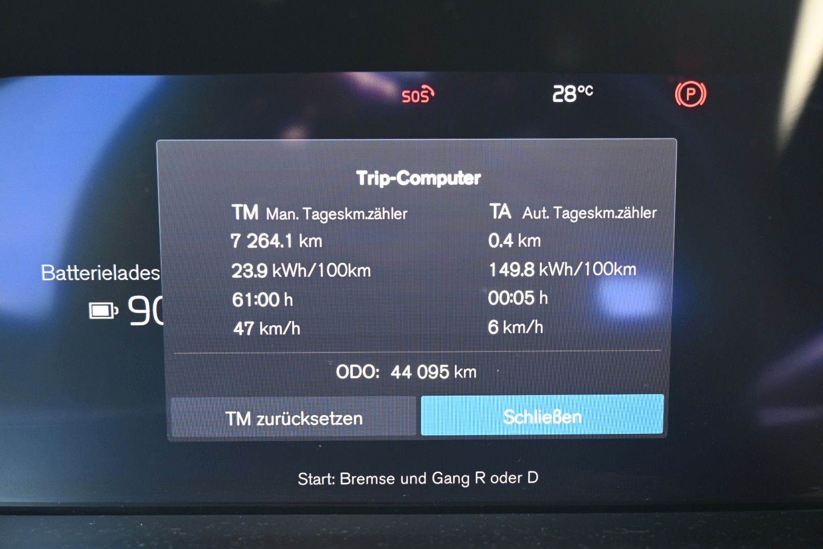 Fahrzeugabbildung Volvo XC40 BEV AWD R Design*H&K*FSHZG*RFK*420 KM RW*