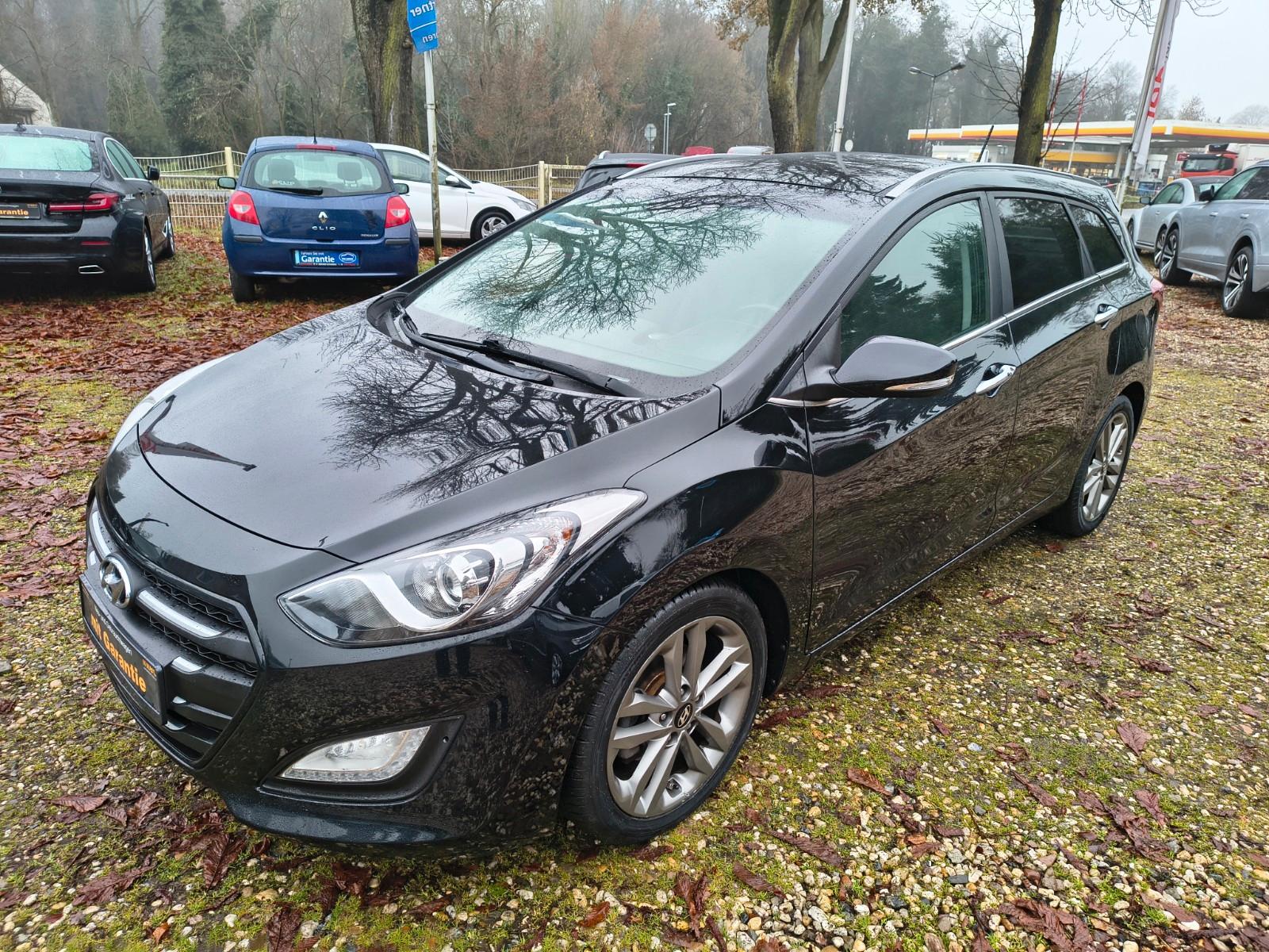 Hyundai i30 1.6 GDI Premium Aut Navi Kamera SHZ+LHZ*Pano