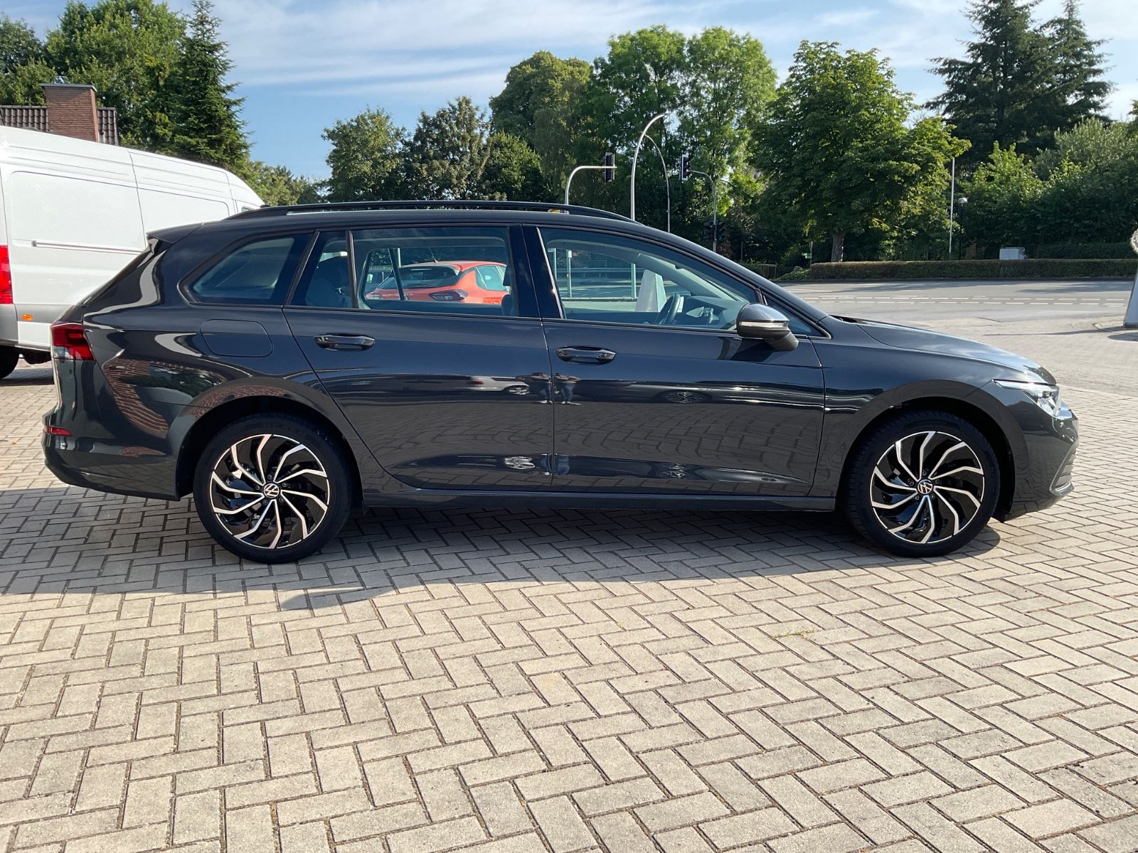 Fahrzeugabbildung Volkswagen Golf 2.0 TDI DSG Life,ACC,CarPlay,LED,Navi
